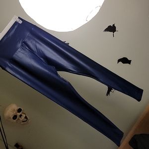 American Apparel faux leather/textured leggings SO hot 🔥!!